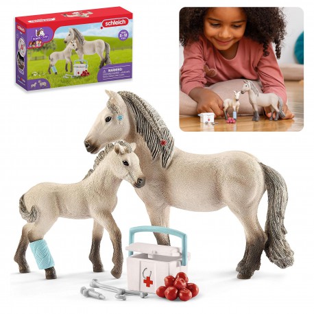 Schleich Horse Club - zestaw Hannah do pierwszej pomocy z końmi Islandzkimi 5+