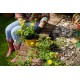 Zestaw metalowych narzędzi ogrodniczych: łopatka, widełki, motyczka